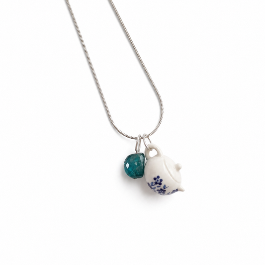 Collar Tea Time KAWAII · Tetera de Cerámica y Turmalina Azul · Acero 316L