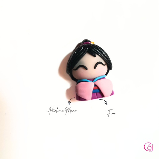 Broche Chinita de la Suerte KAWAII · Hecho a Mano · Diseño CSF