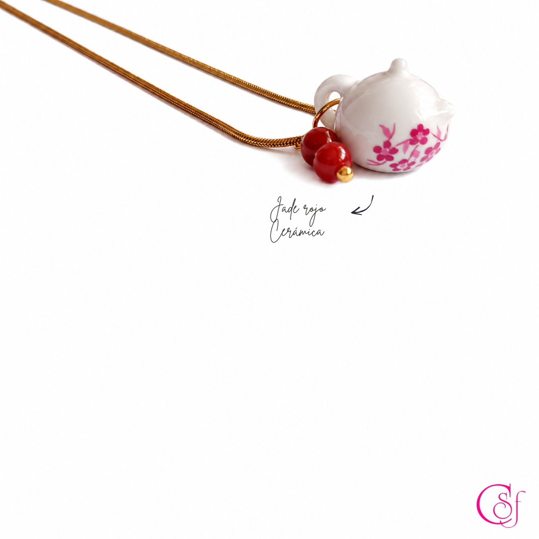 Collar Tea Time KAWAII · Tetera de Cerámica y Jade Rojo · Acero 316L