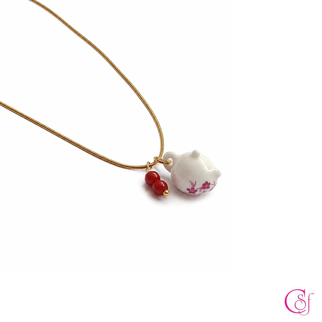 Collar Tea Time KAWAII · Tetera de Cerámica y Jade Rojo · Acero 316L