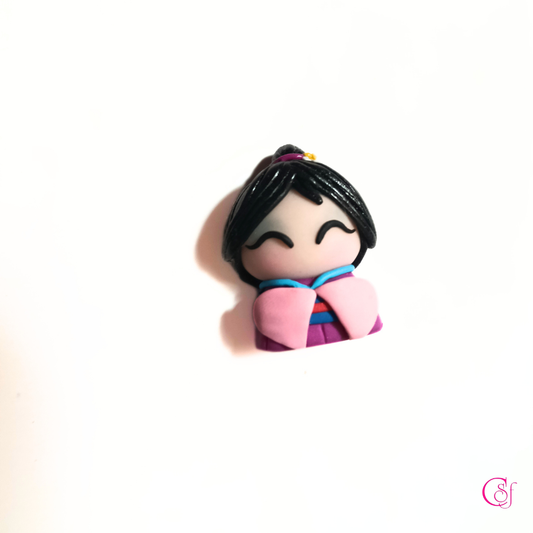 Broche Chinita de la Suerte KAWAII · Hecho a Mano · Diseño CSF