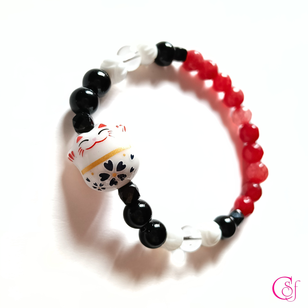 Pulsera Maneki Neko Blanco · Prosperidad en Movimiento · Diseño de Autor CSF - Jade Rojo