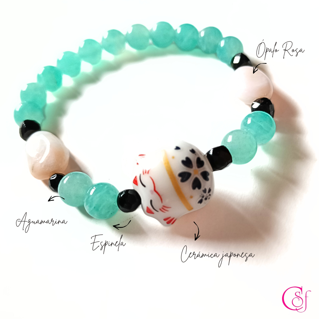 Pulsera Maneki Neko Blanco · Dulce Fortuna · Diseño de Autor CSF - Aguamarina